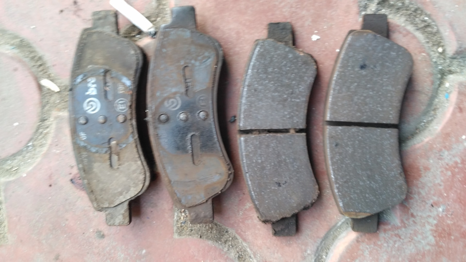 Заміна передніх гальмівних колодок 5