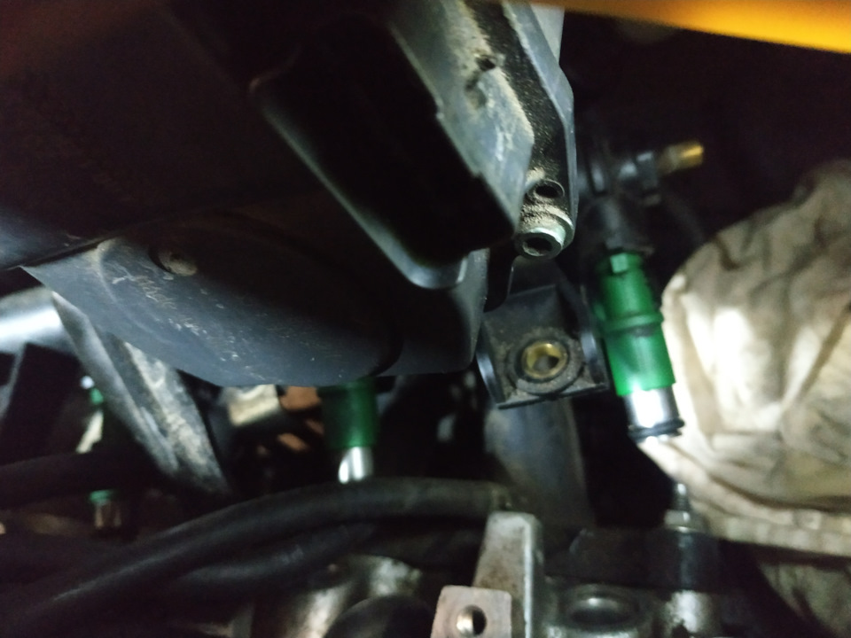 Заміна ущільнювальних кілець форсунок peugeot 206 1.4i 75 } 4