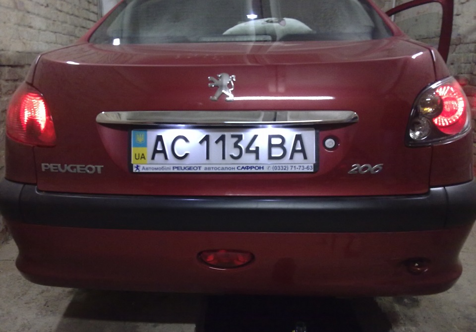 Задняя оптика Sonar от хетчбека на Peugeot 206 sedan 4