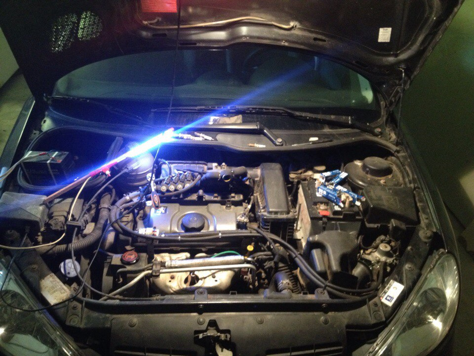 Заміна свічок Peugeot 206 1