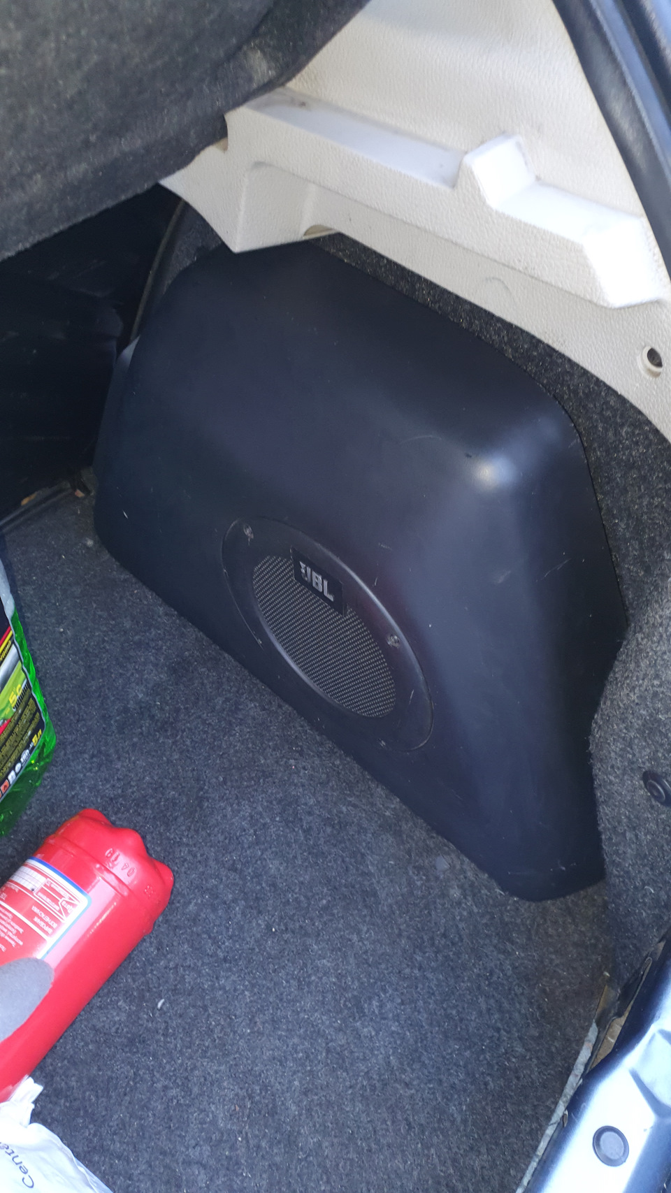Штатний саб JBL 2