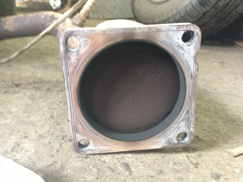 Вибив каталізатор