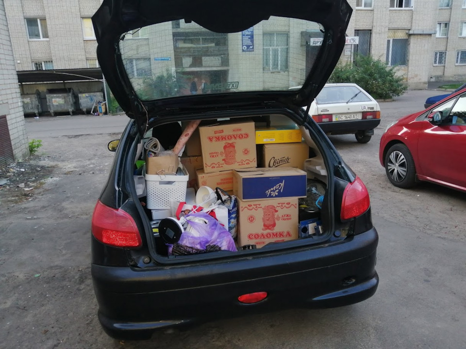 Peugeot 206 Hatchback - король вантажоперевезень 4