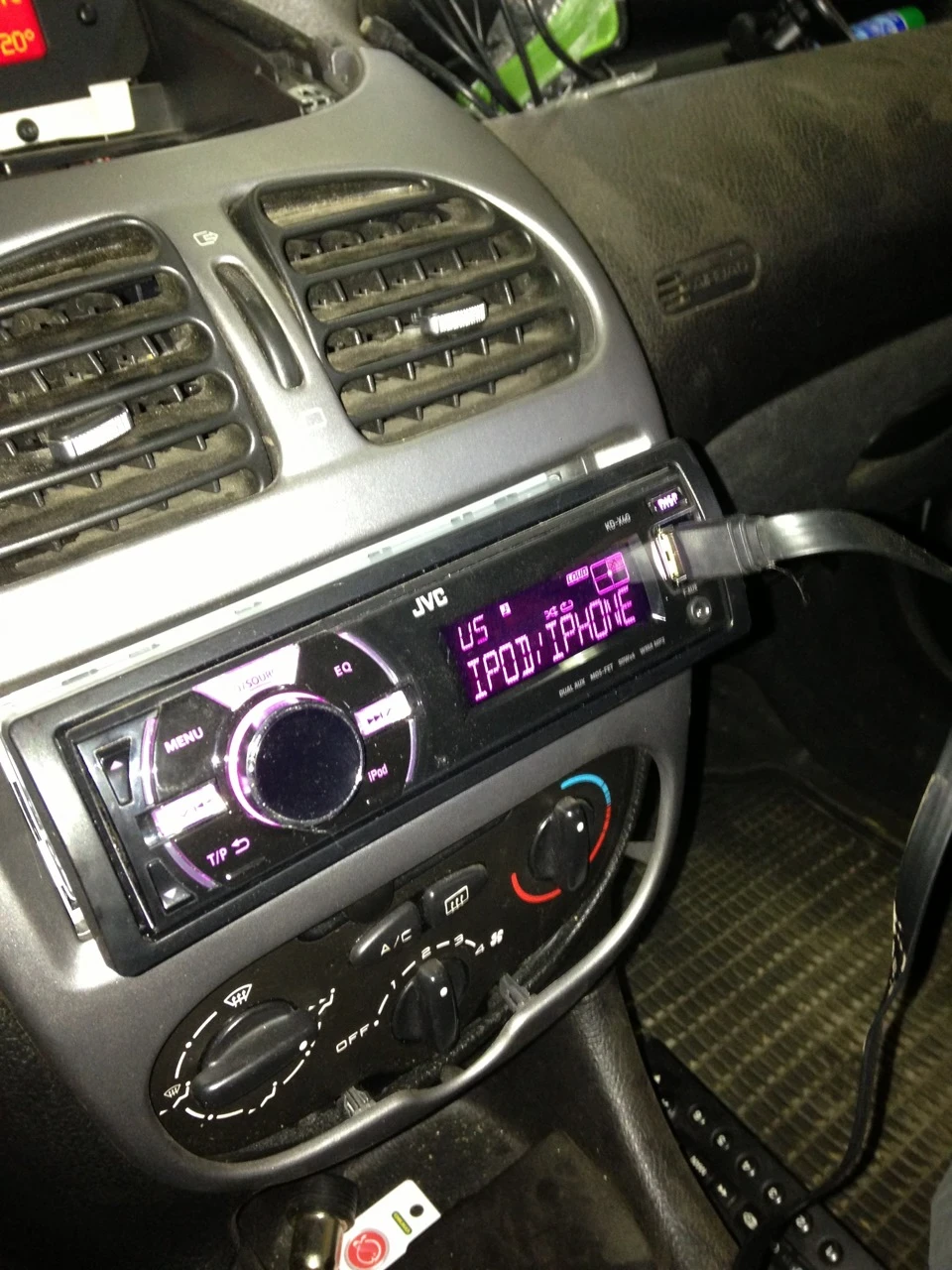 Купив ніштяк ГУ JVC-x40EE