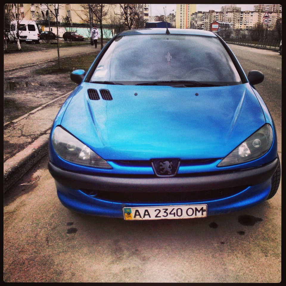 Продаю свій Peugeot 206 4