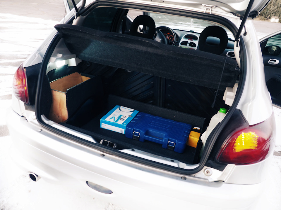 Тюнінг багажника Peugeot 206 3