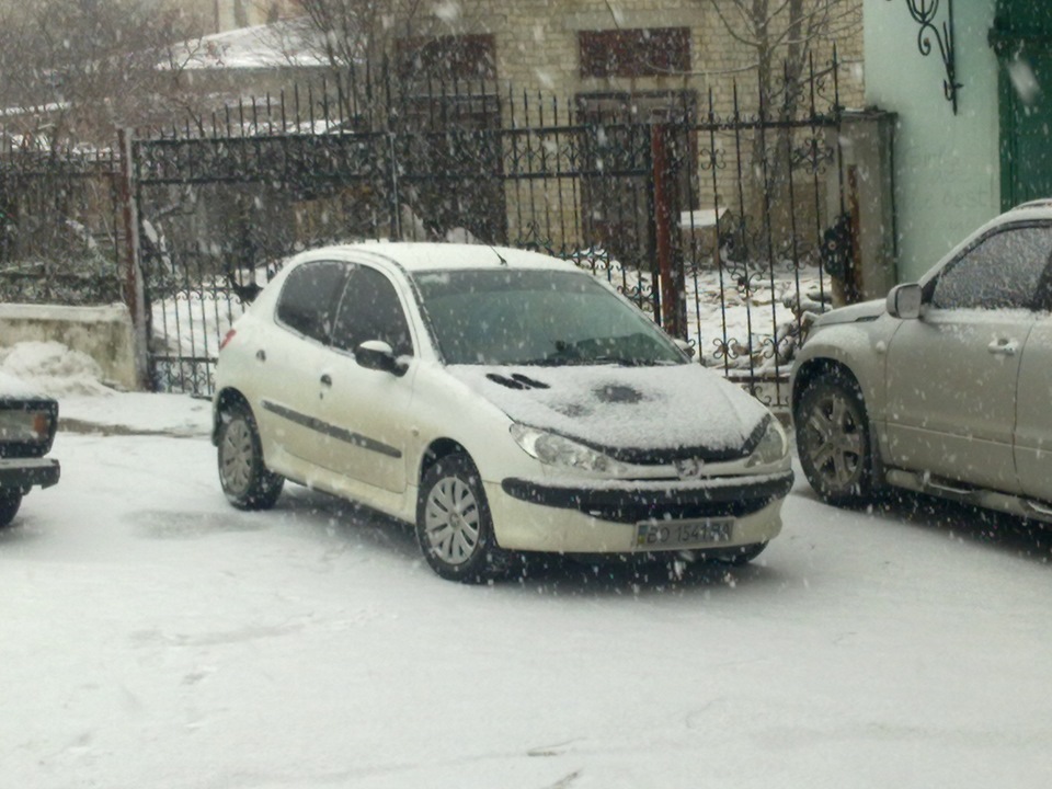 Раптом від куди не візьми СНІГ =( 2