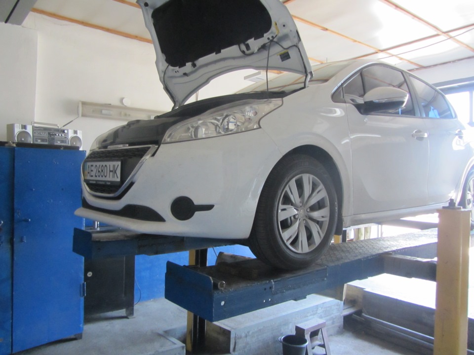 Перше ТО Peugeot208 1.2 хутро. 2