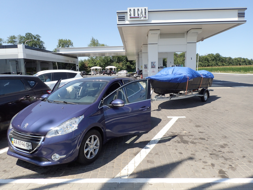 200000 і 6,5 року з Peugeot 208 HDI 4