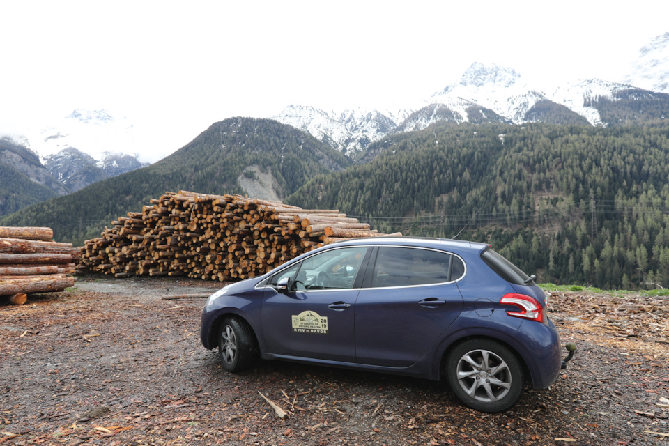 200000 і 6,5 року з Peugeot 208 HDI 1
