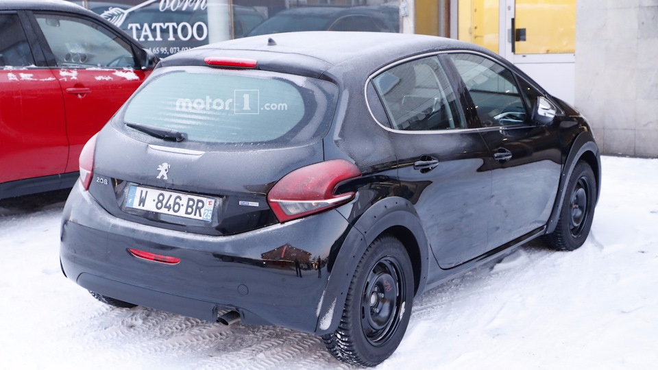 Peugeot вивів на тести новий хетчбек 208 2