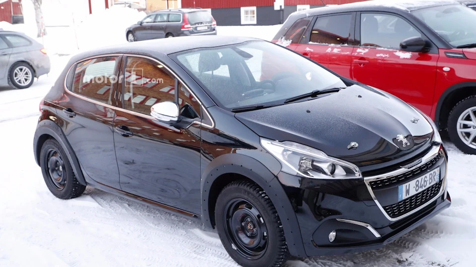 Peugeot вивів на тести новий хетчбек 208