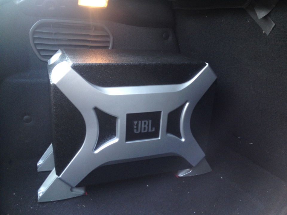 Поставив сабвуфер JBL Bass Pro 2 1