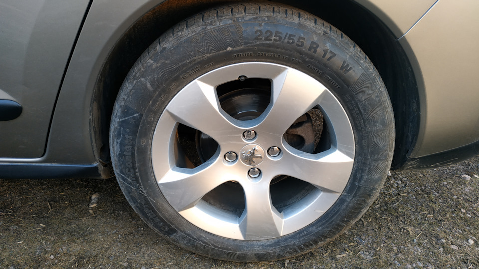 Літні шини Continental ContiPremiumContact 5 225/55 R17 97W 1