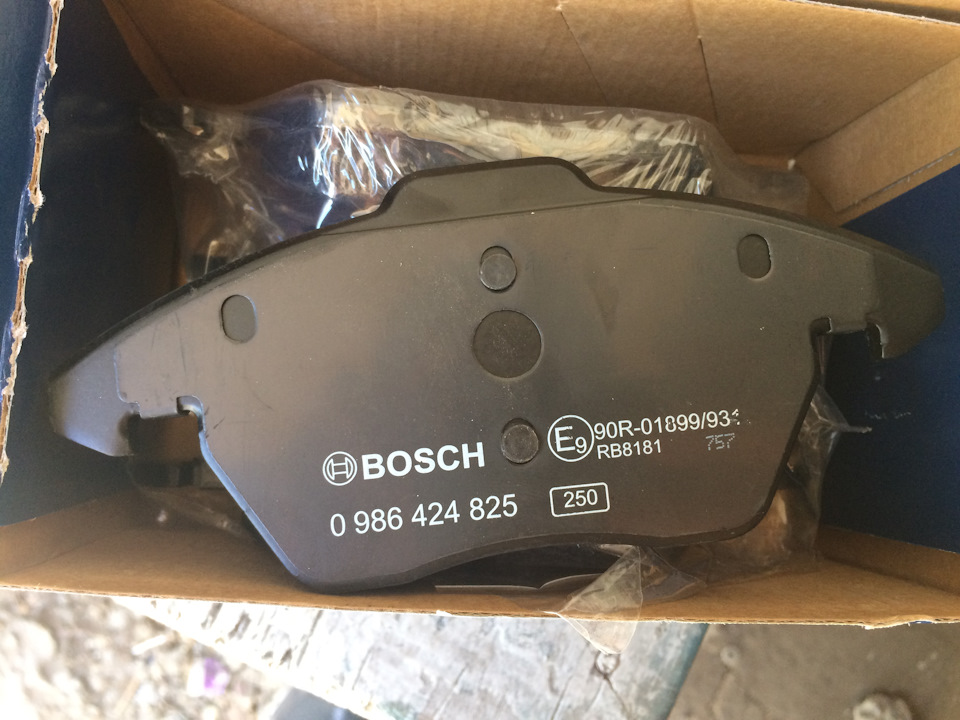 Заміна передніх гальмівних колодок на Bosch 0 986 424 825 5