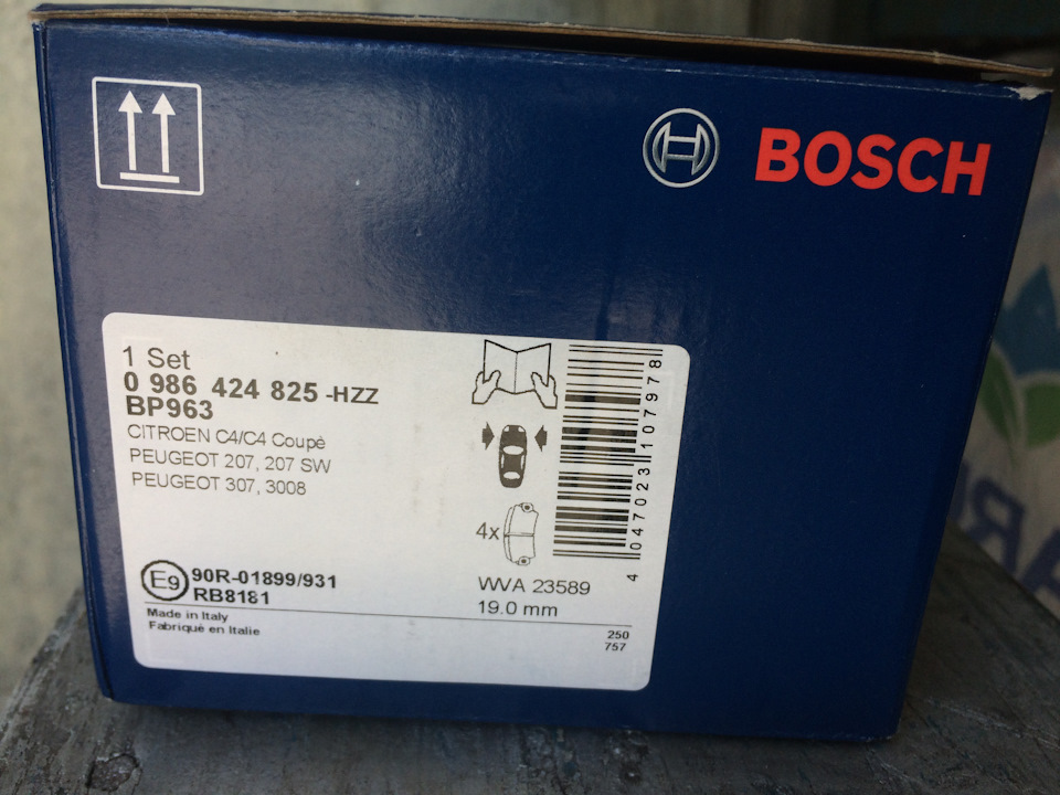 Заміна передніх гальмівних колодок на Bosch 0 986 424 825 2