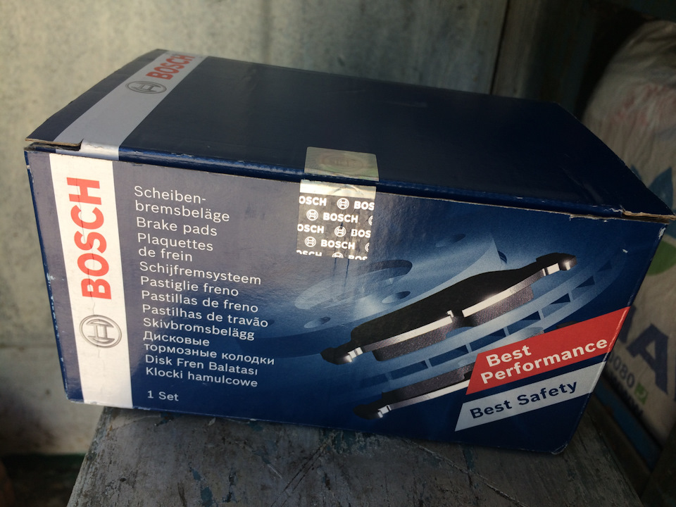 Заміна передніх гальмівних колодок на Bosch 0 986 424 825 1