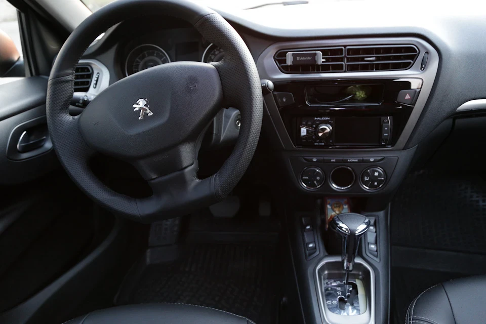 Установка автомагнітоли Falcon STC-4108 + камера заднього виду