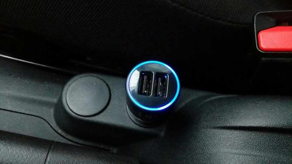 Автомобільне ЗУ Belkin 1