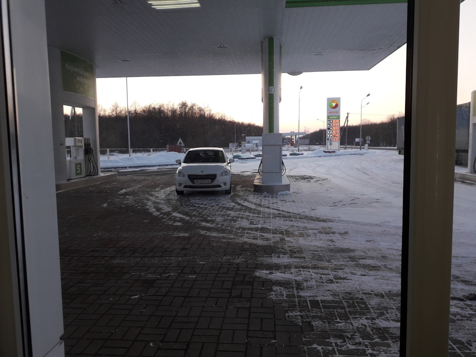 Не машина, а одні пригоди 4
