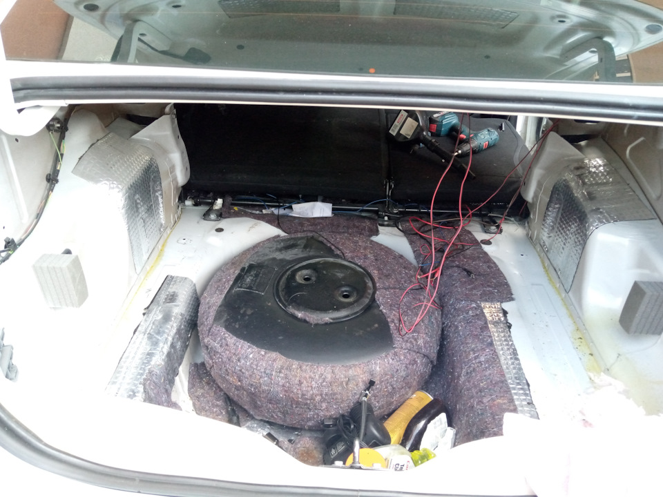 Повторний шум задньої частини авто 1