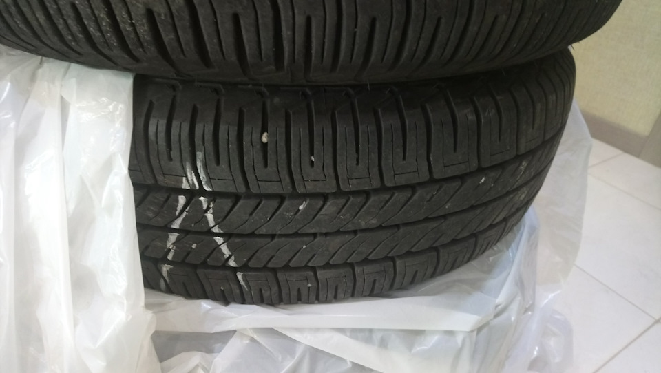 Продам літню гуму 185/65 R15 GoodYear 4