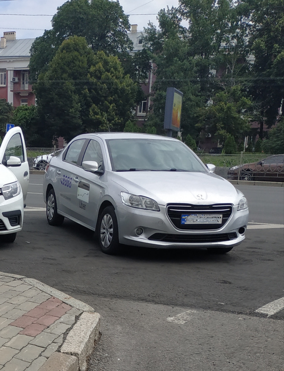 Жора в строю і він працює в таксі 1