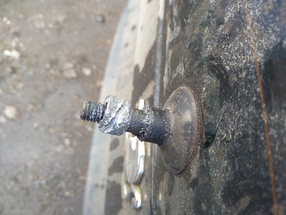 Задній двірник 2