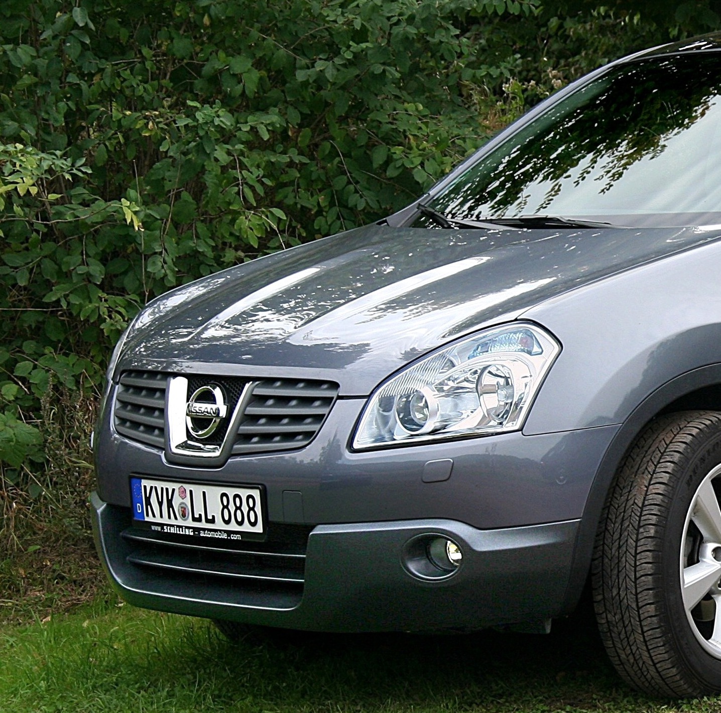 Nissan Qashqai vs Peugeot: хто в кого вкрав рамку переднього значка? 2