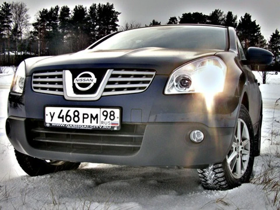 Nissan Qashqai vs Peugeot: хто в кого вкрав рамку переднього значка?