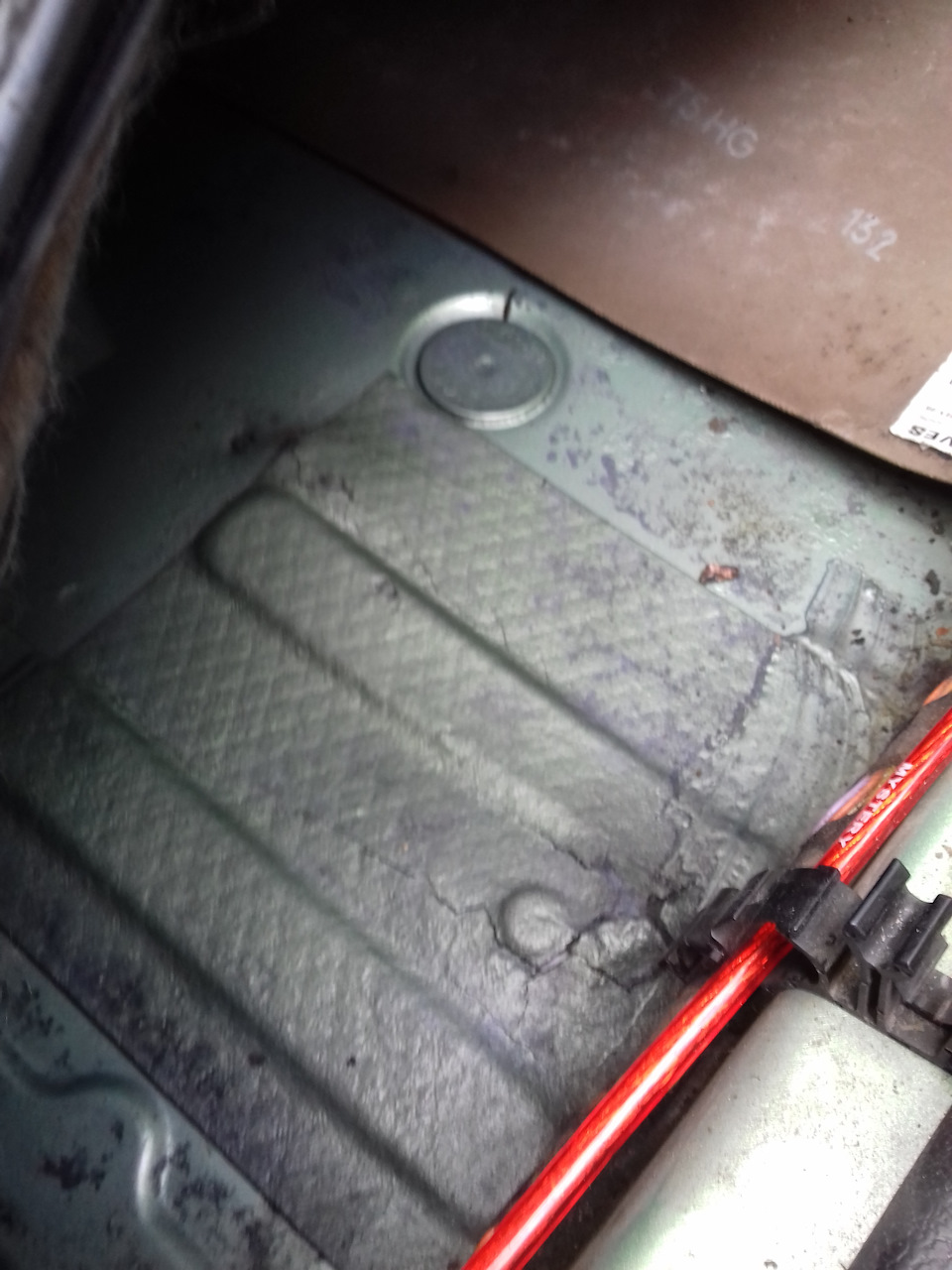 Підняв ковролін, є над чим попрацювати 3