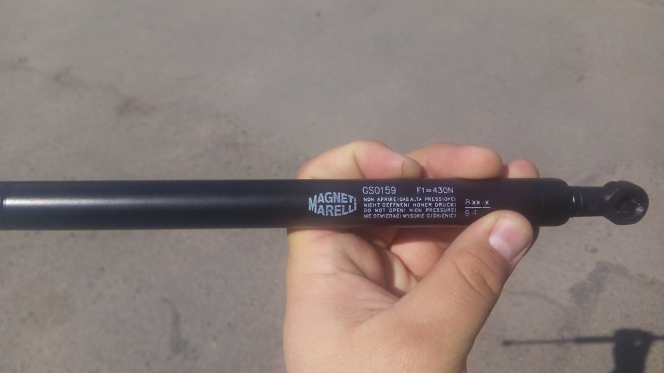 Замінив газові упори багажника)) 3