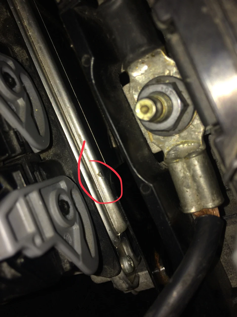 Коротнув плюсовий провід на мізки