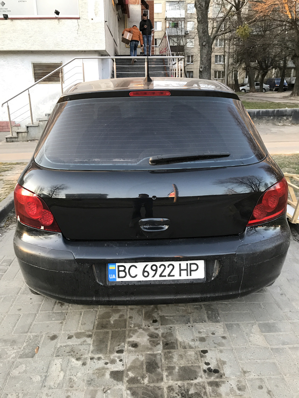 Кришка багажника без значків 2
