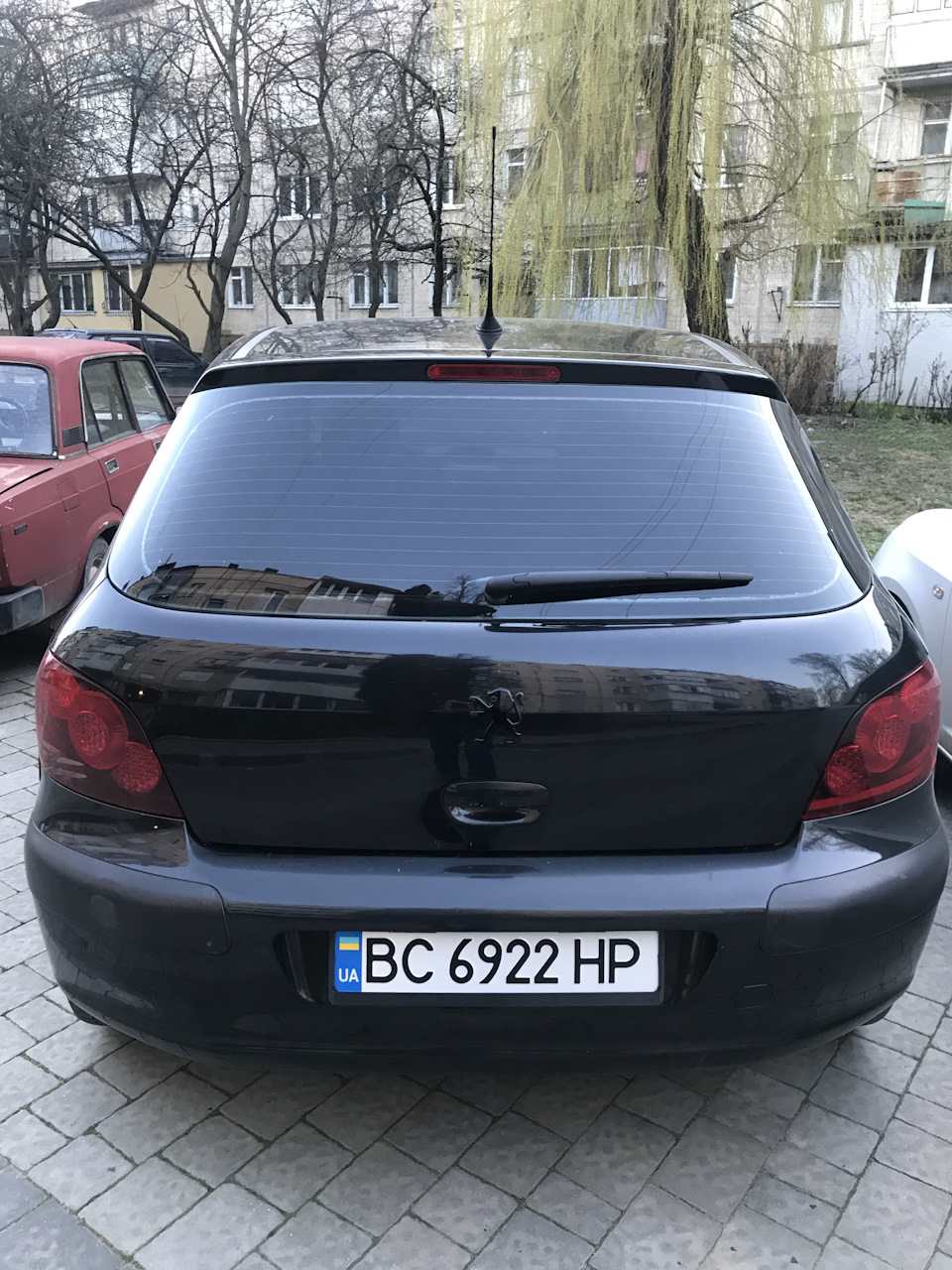 Кришка багажника без значків 1