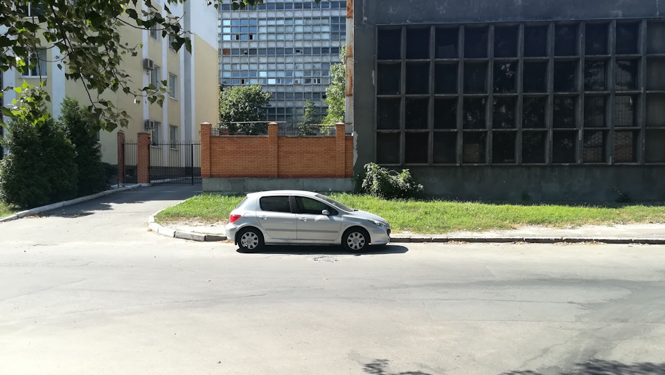 Давно не писав (ДТП у дворі, автозвук, лобове) 1