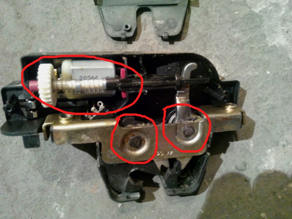 Замок багажника Peugeot 307 3