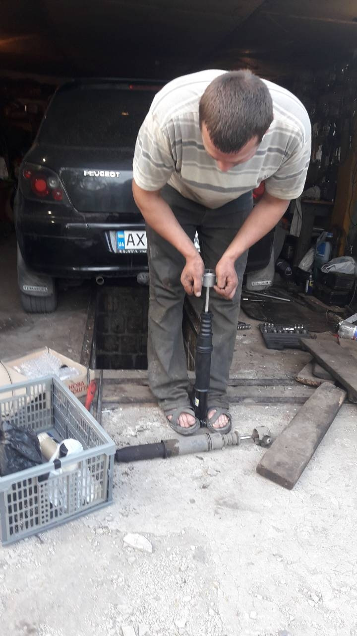 09.05.2018 Заміна задніх амортизаторів та встановлення проставок. 3