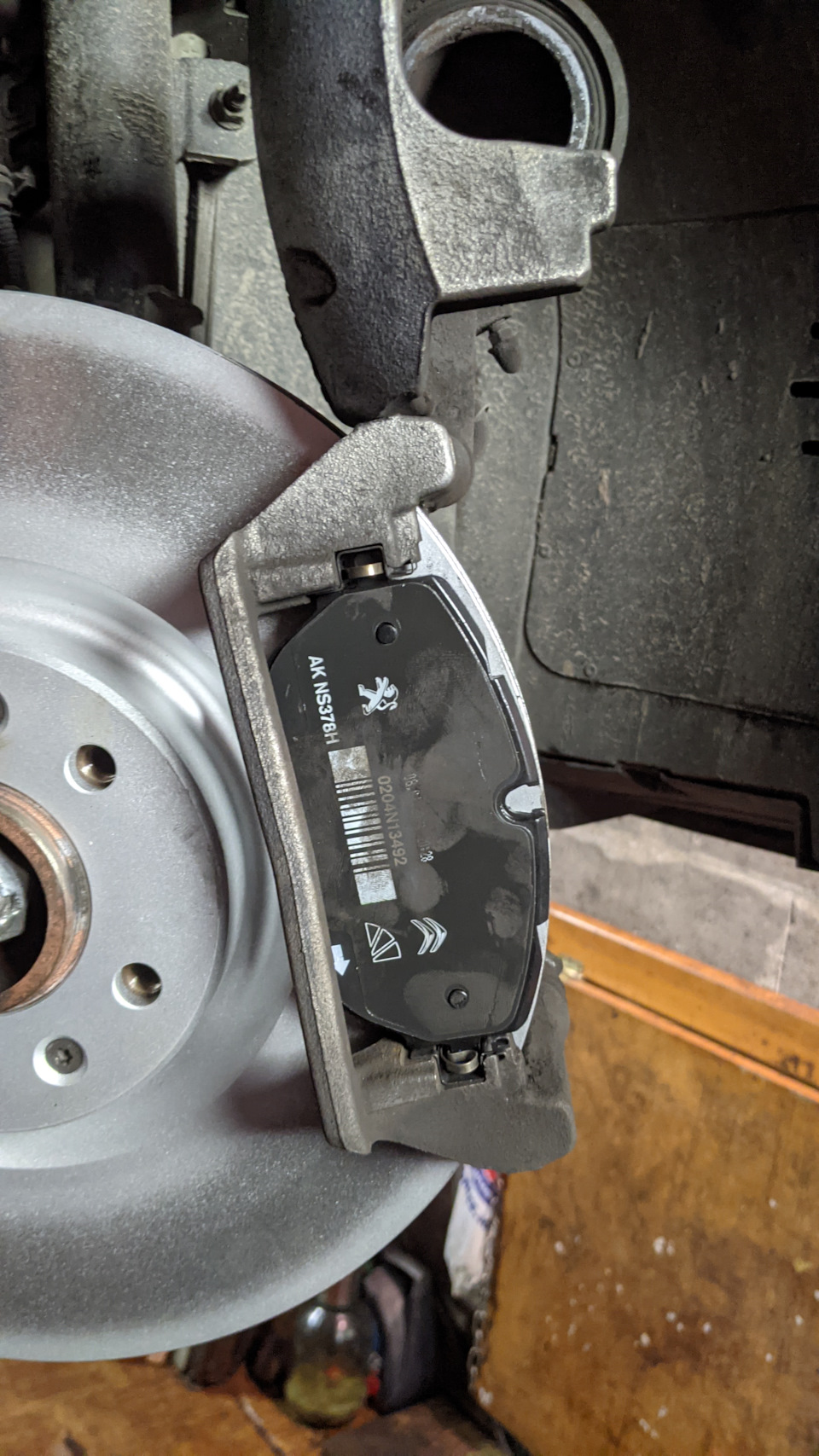 Заміна передніх гальм 5