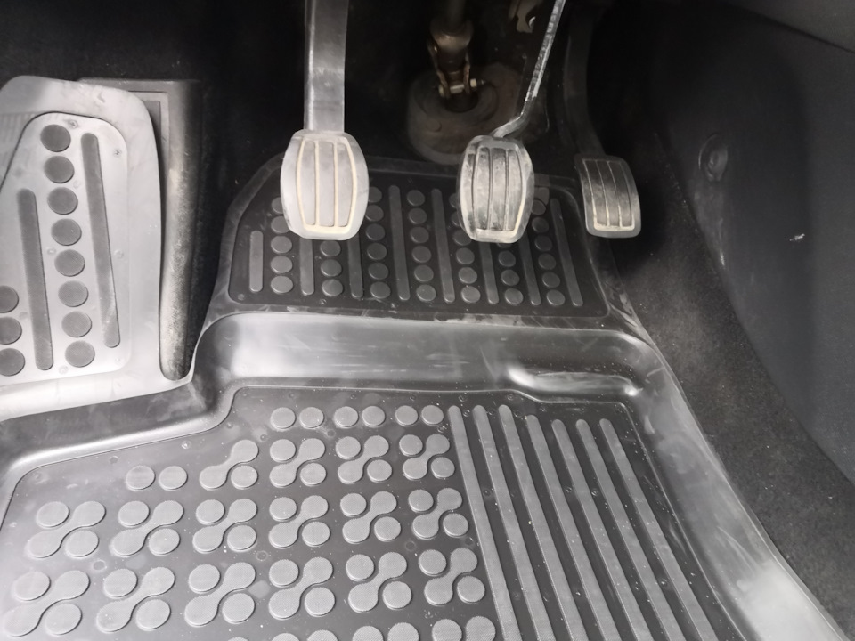 Купив гумові килимки Rezaw Plast 5