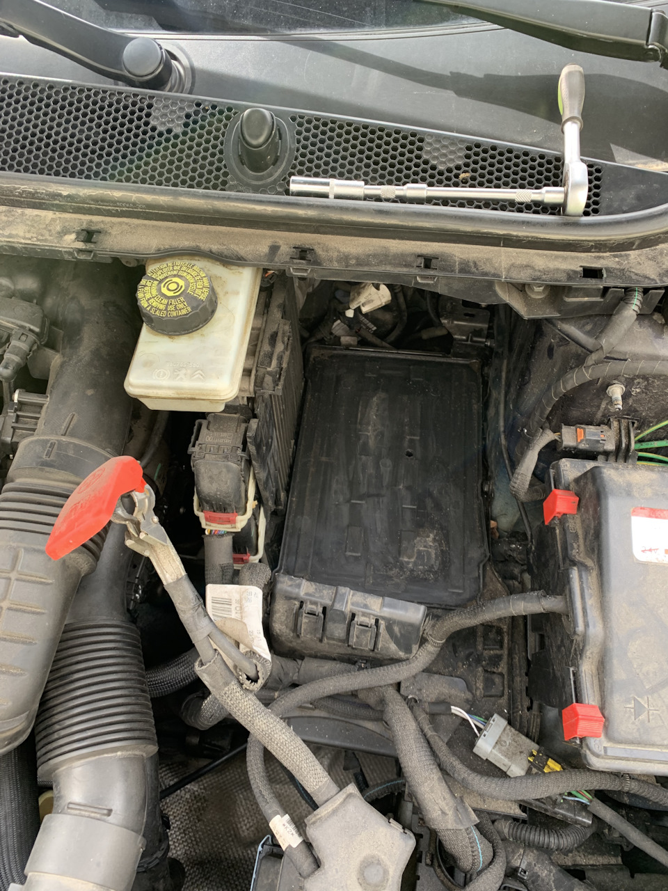 Здох акум. Замінив на Bosch S5 A08 1
