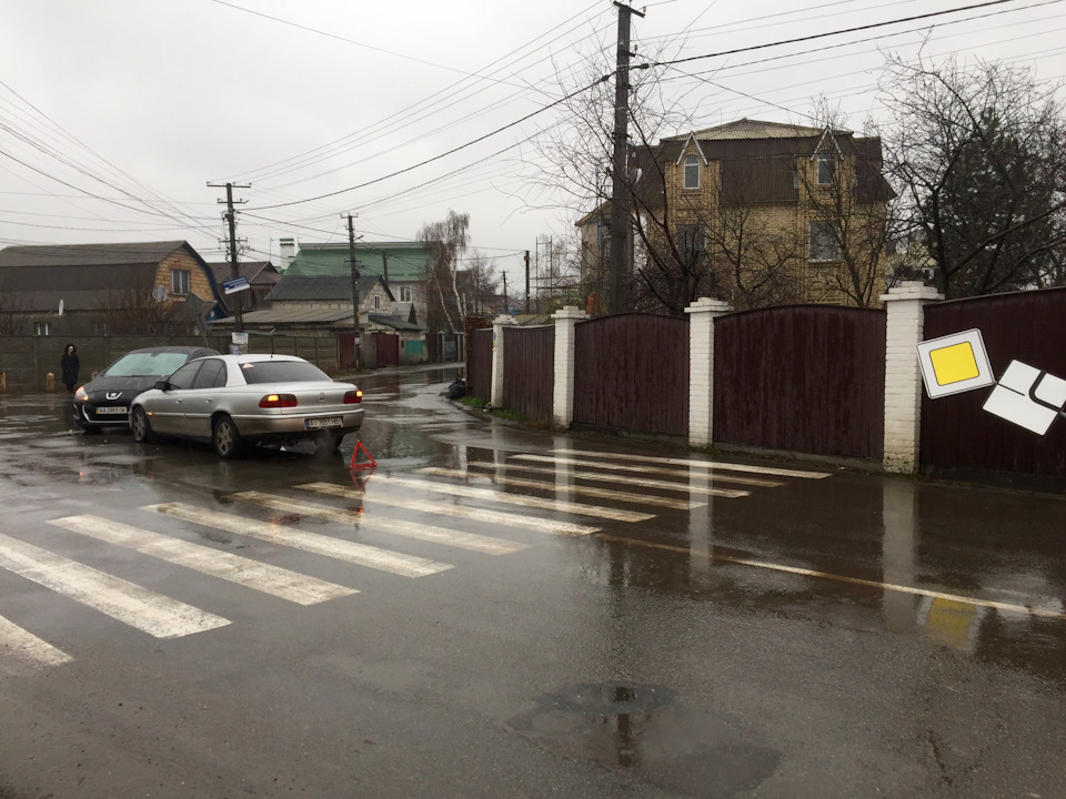 ДТП Peugeot vs Opel Omega 4