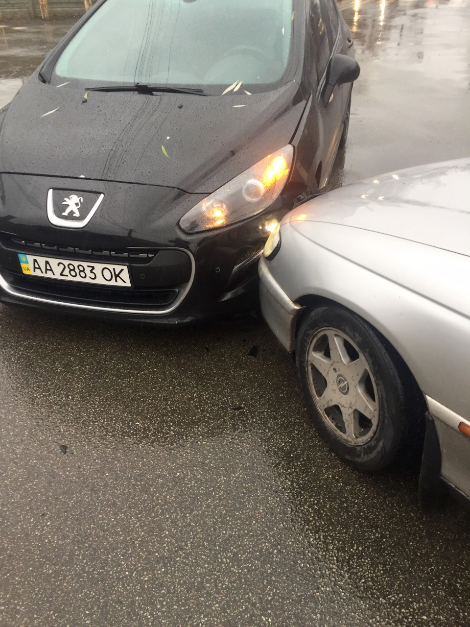 ДТП Peugeot vs Opel Omega 1