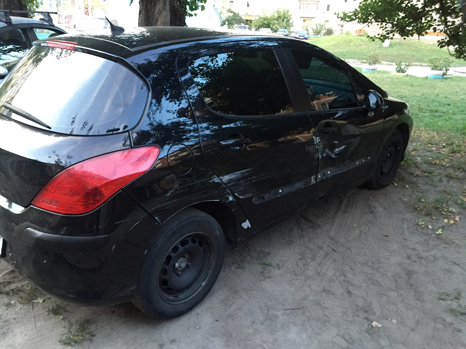 Peugeot vs Mitsubishi Pagero Wagon 4 1