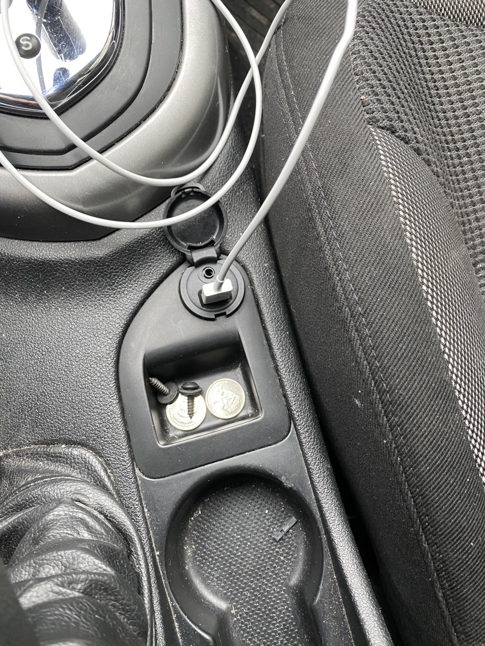 Ось і я почав колгоспити 🤣 установка Usb розетки 2