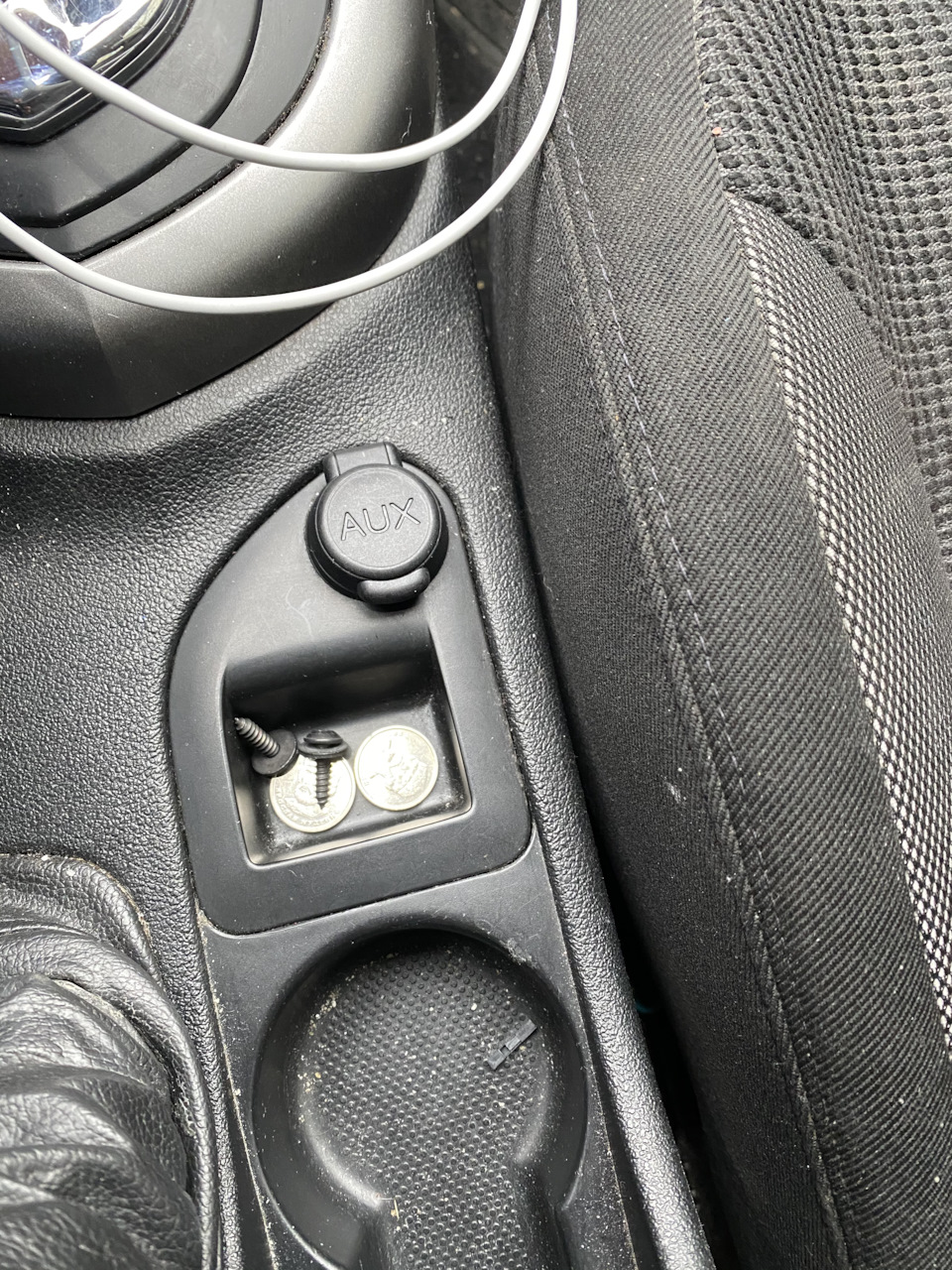 Ось і я почав колгоспити 🤣 установка Usb розетки 1