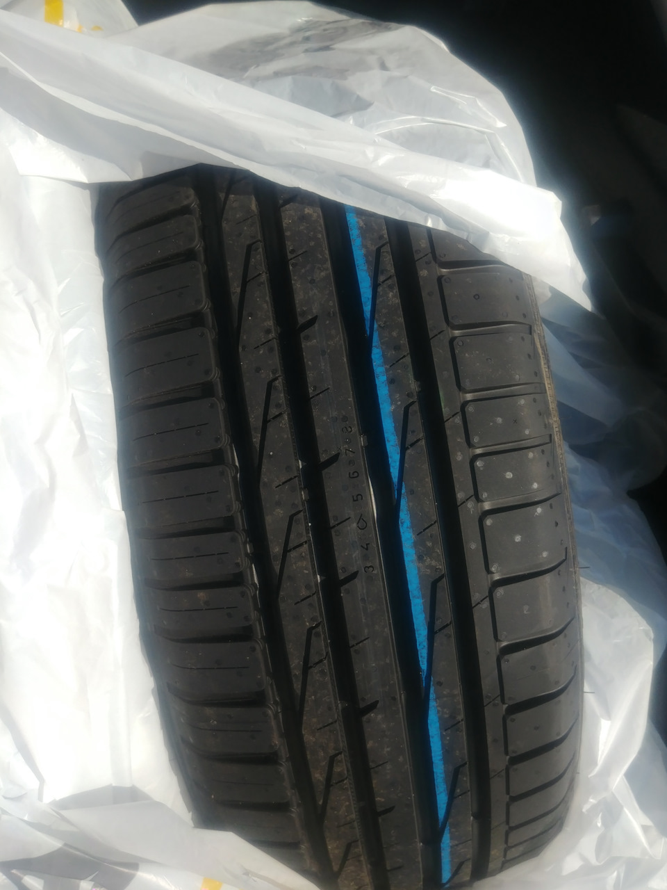 Нова гума Nokian HAKKA BLUE 2 205/55 R16 94V І борошна вибору)) 2
