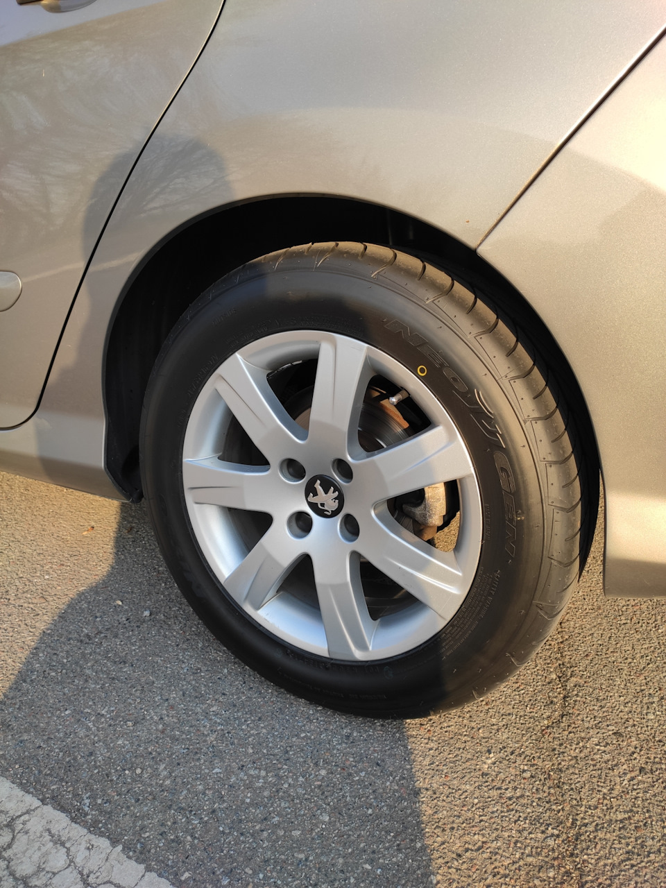 Перевзувся в польоті Nitto Neo Gen 215/55/R16 4