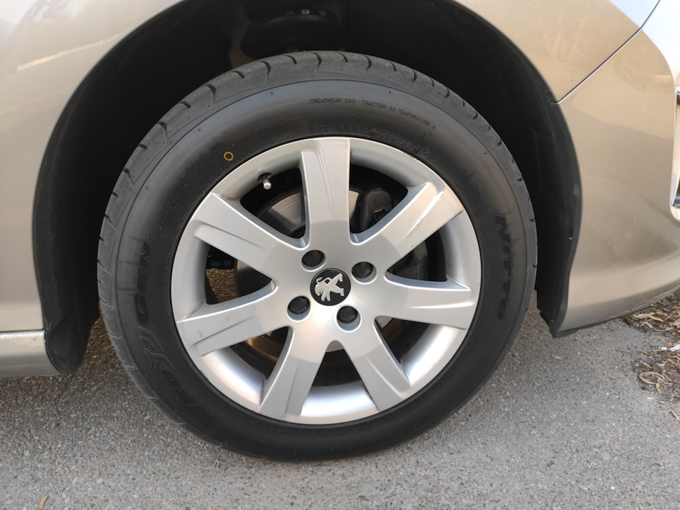 Перевзувся в польоті Nitto Neo Gen 215/55/R16 2