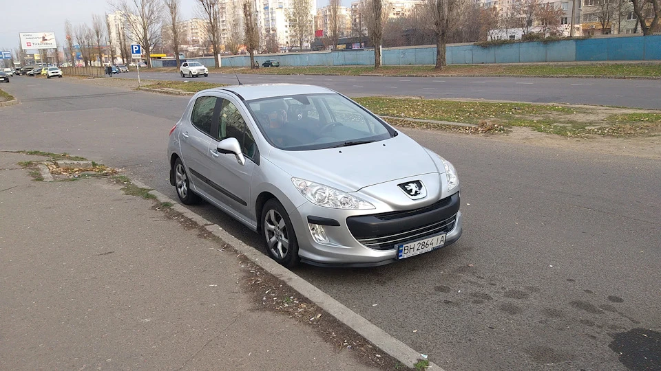 Продав Лева